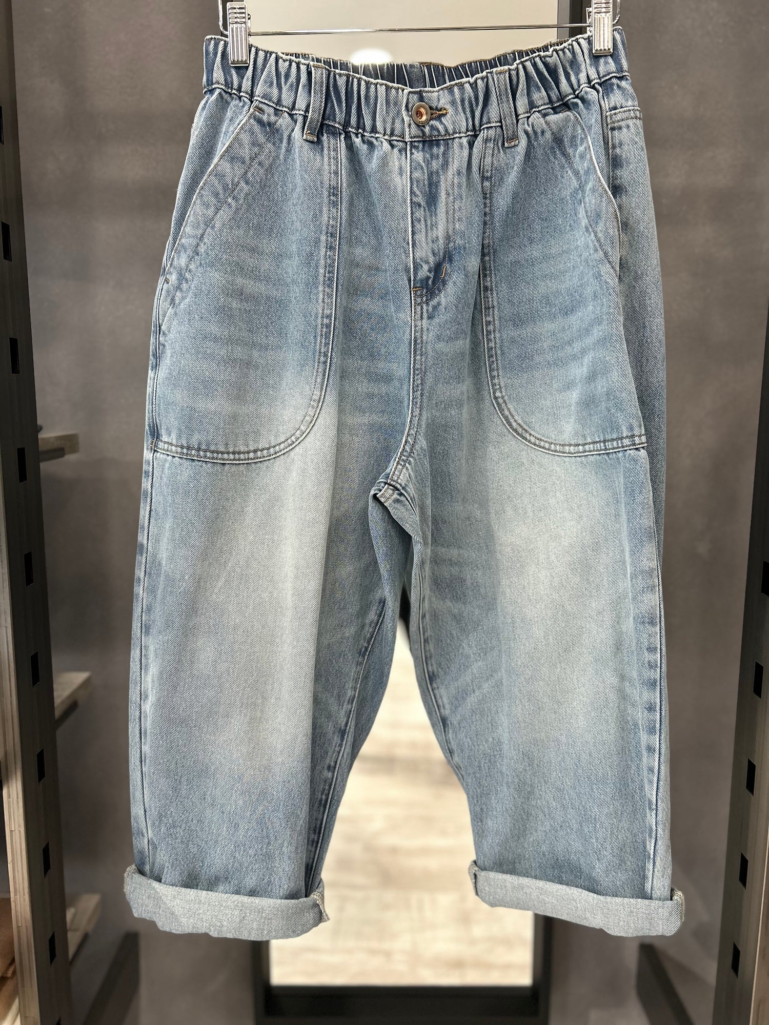 Jeans oversize con vita elasticizzata