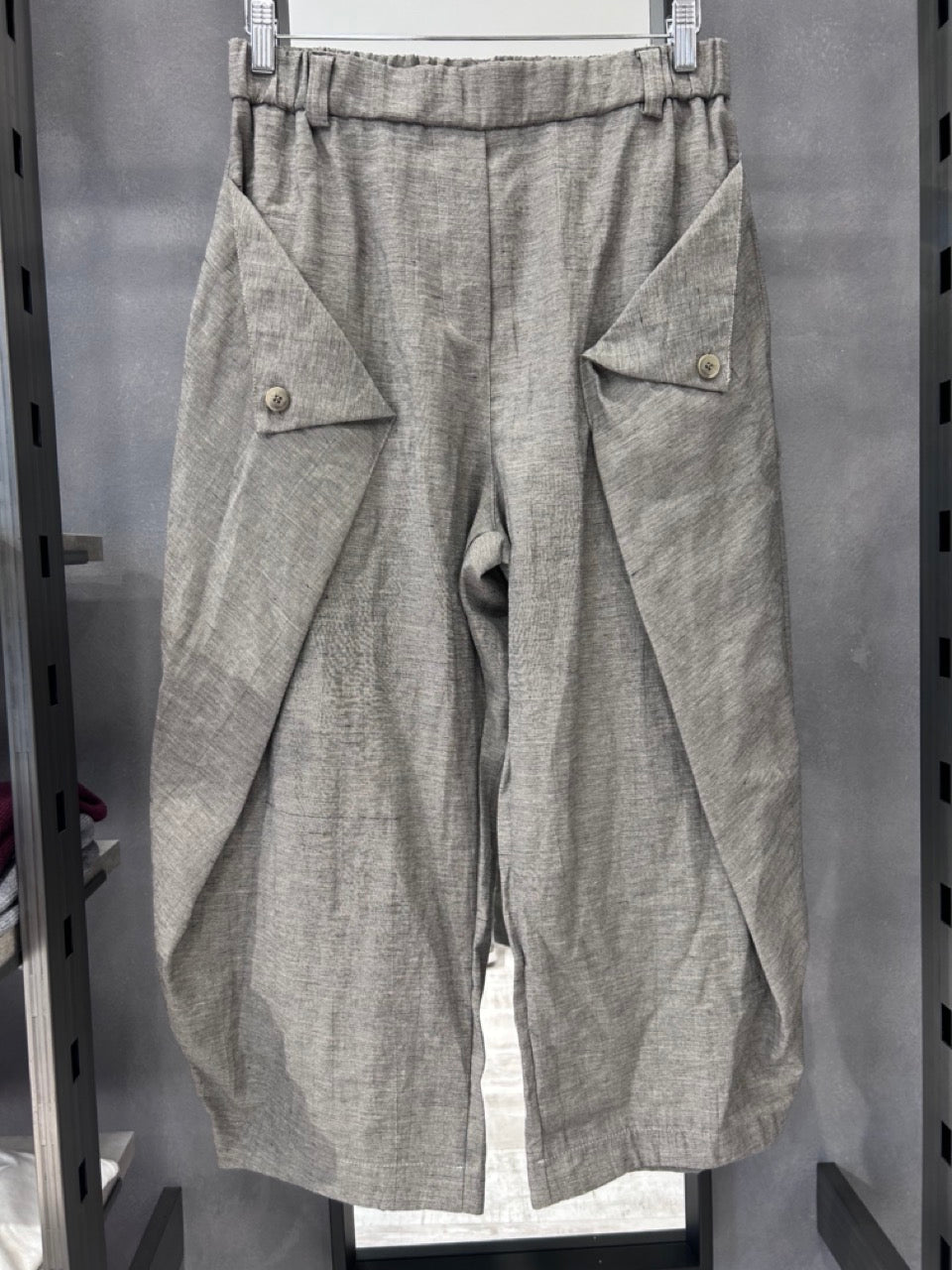 Pantaloni Ampi con Tasche Applicate e Vita Elasticizzata