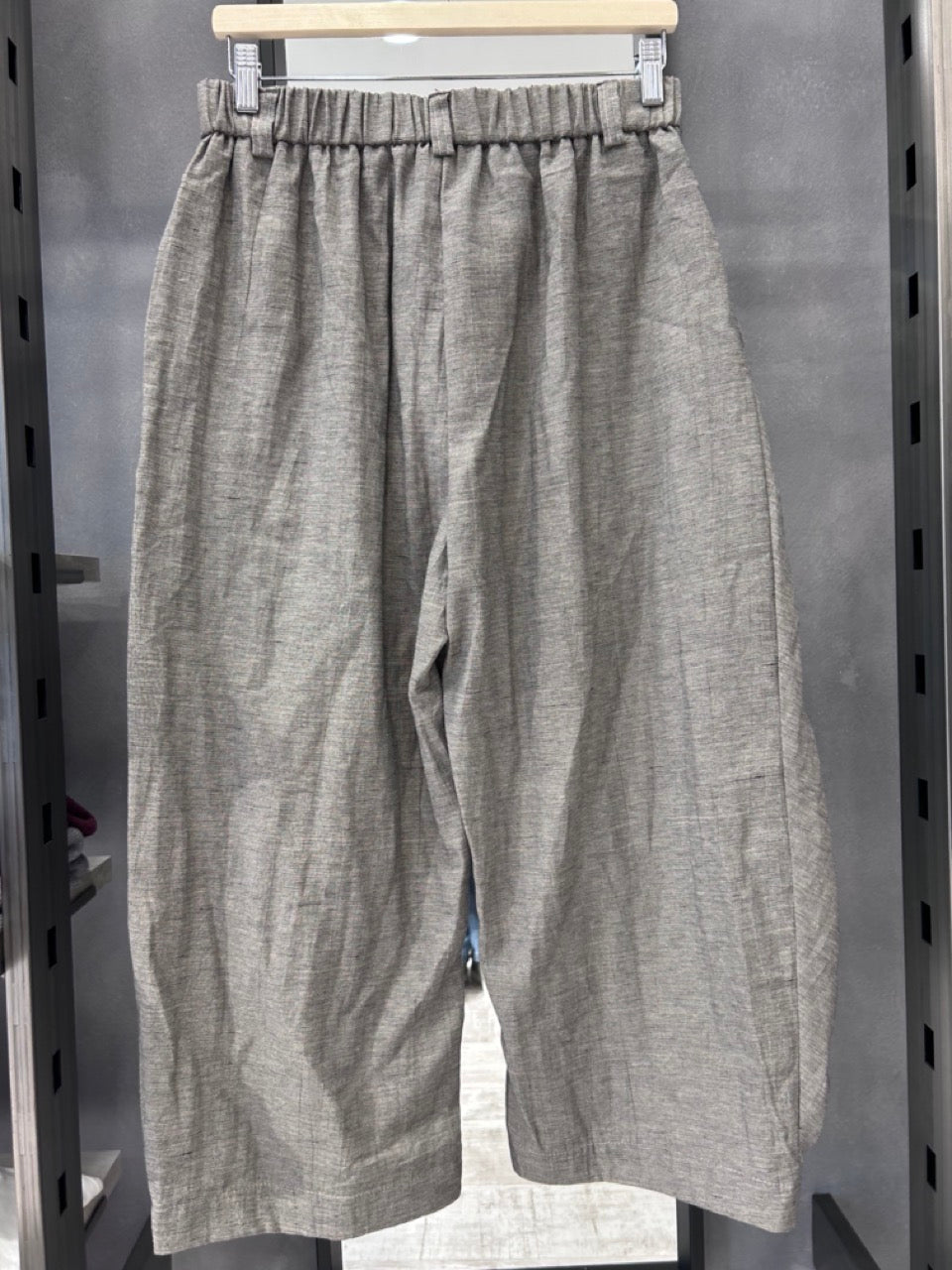 Pantaloni Ampi con Tasche Applicate e Vita Elasticizzata