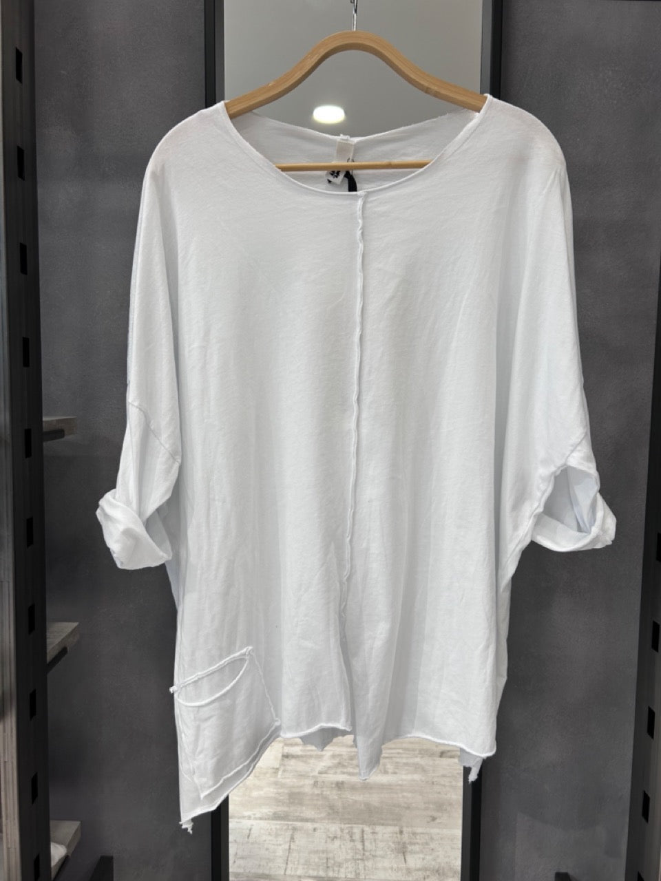 Maglia con cuciture esterne
