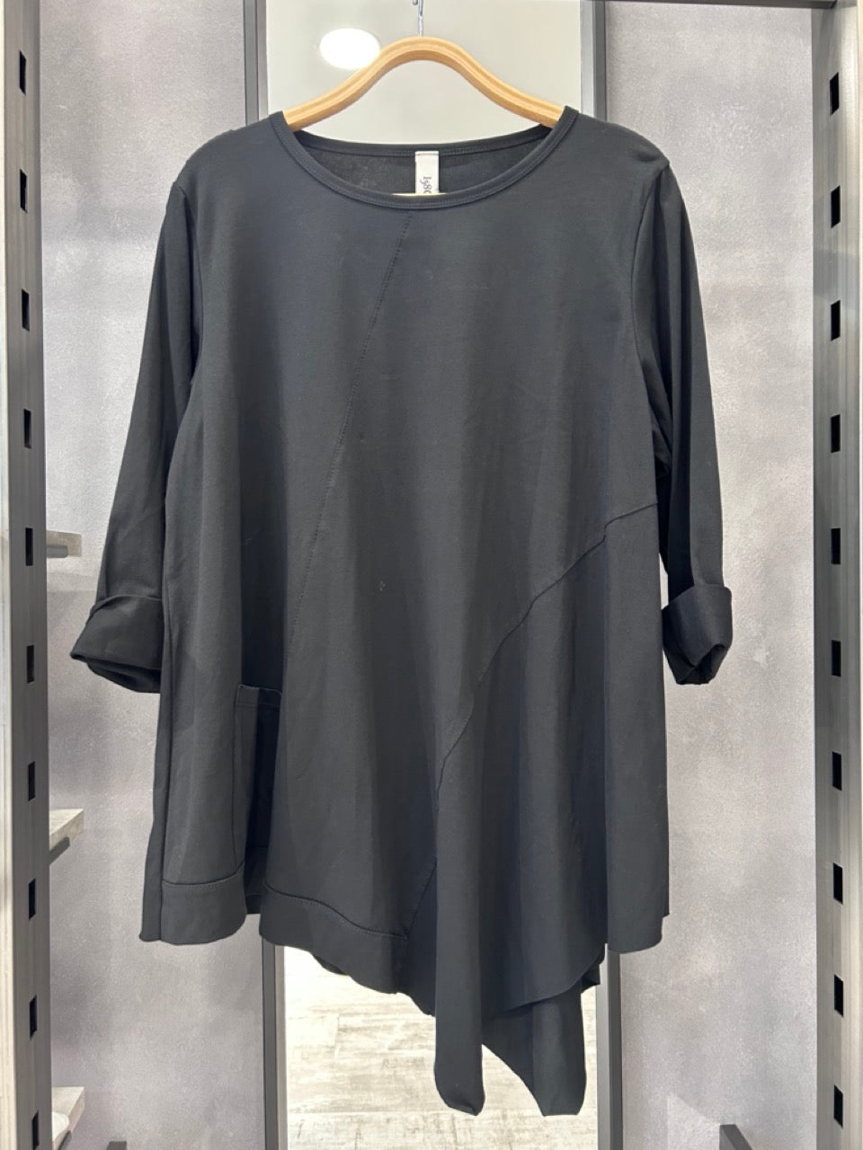 Maglia asimmetrica con tasca