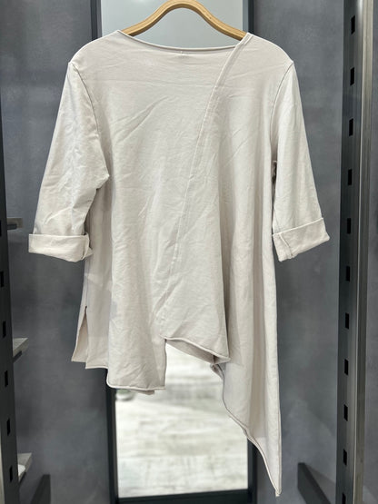 Maglia con taglio diagonale
