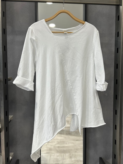 Maglia con taglio diagonale