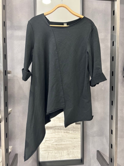 Maglia con taglio diagonale