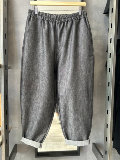 Pantaloni ampi