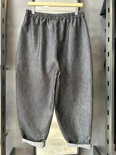 Pantaloni ampi