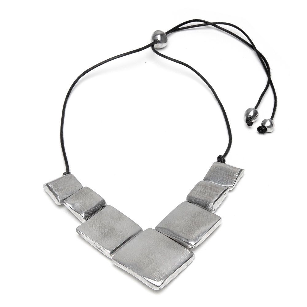 Collana filo placche quadrate