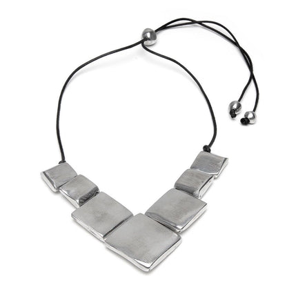 Collana filo placche quadrate