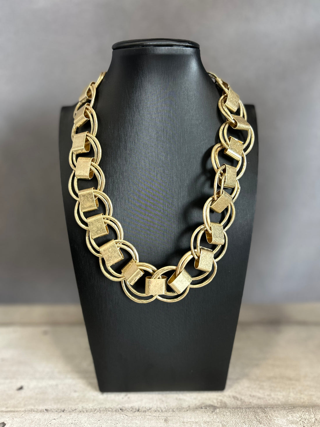 Collana a catena in metallo dorato
