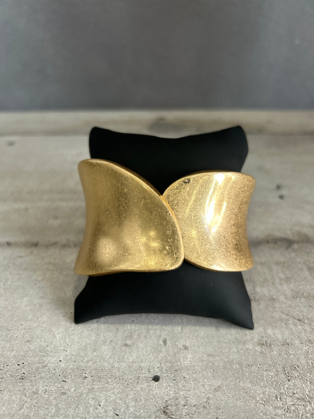 Bracciale ad ampie fasce in metallo dorato