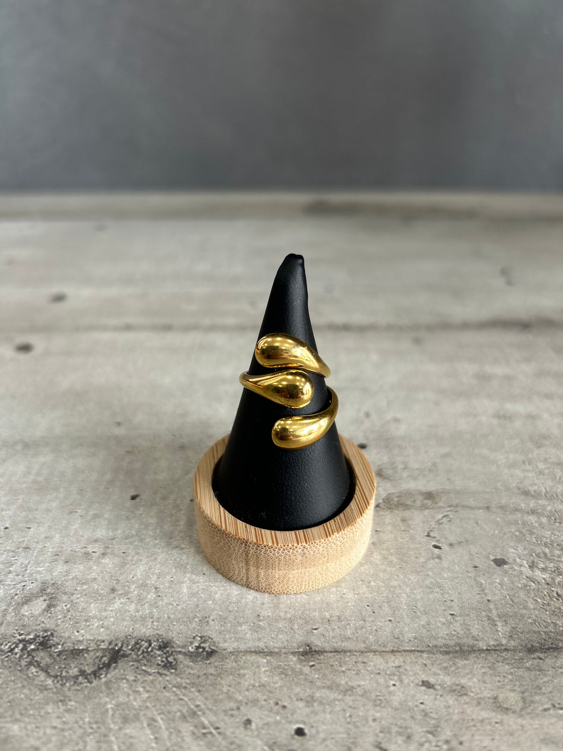 Anello aperto in acciaio dorato