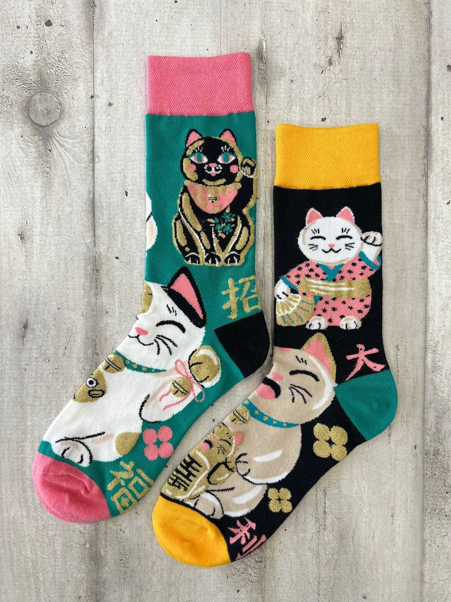 Calzini spaiati gatti portafortuna giapponesi Maneki Neko