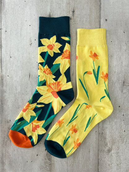 Calzini spaiati con narcisi