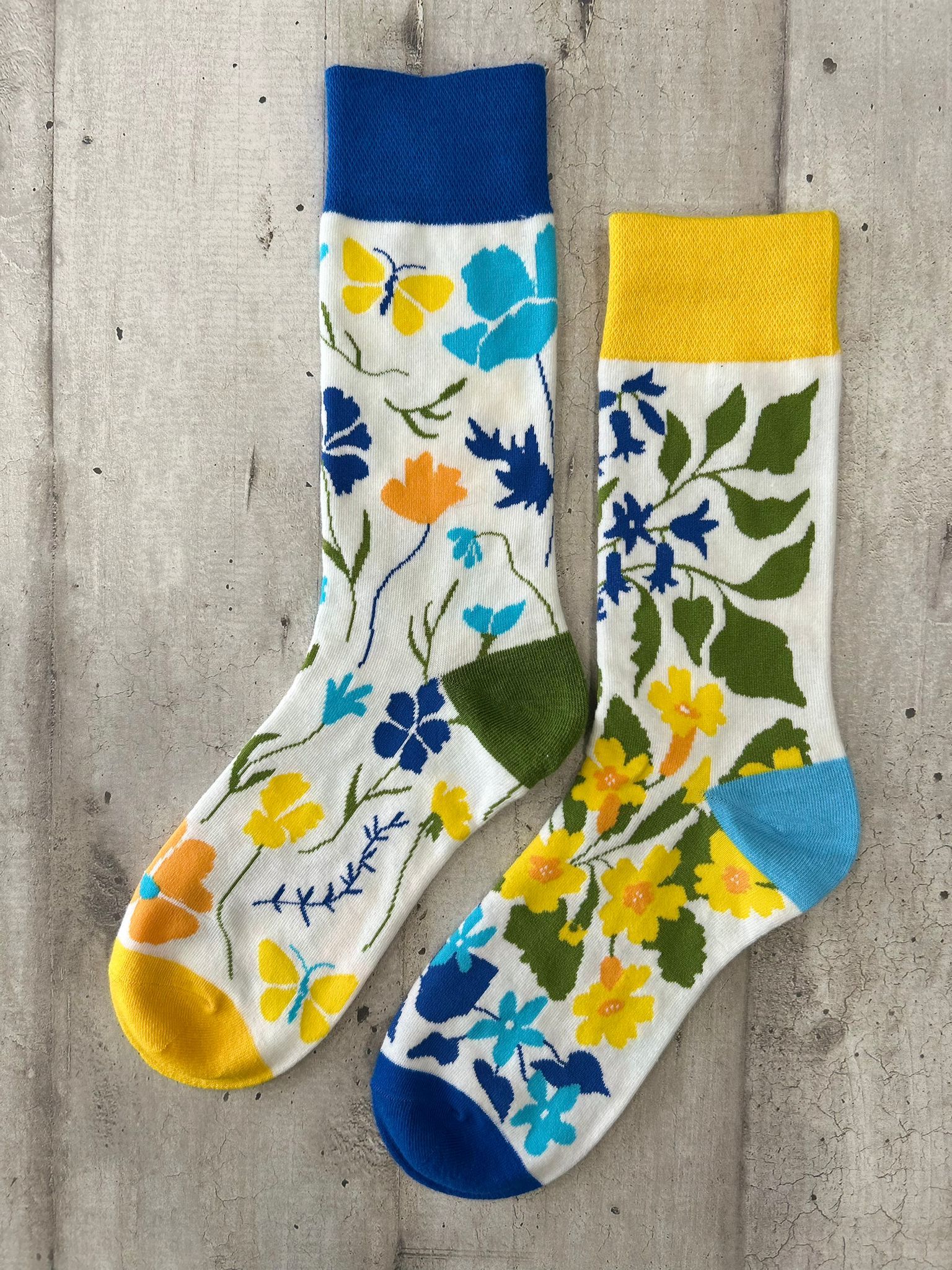 Calzini spaiati floreali