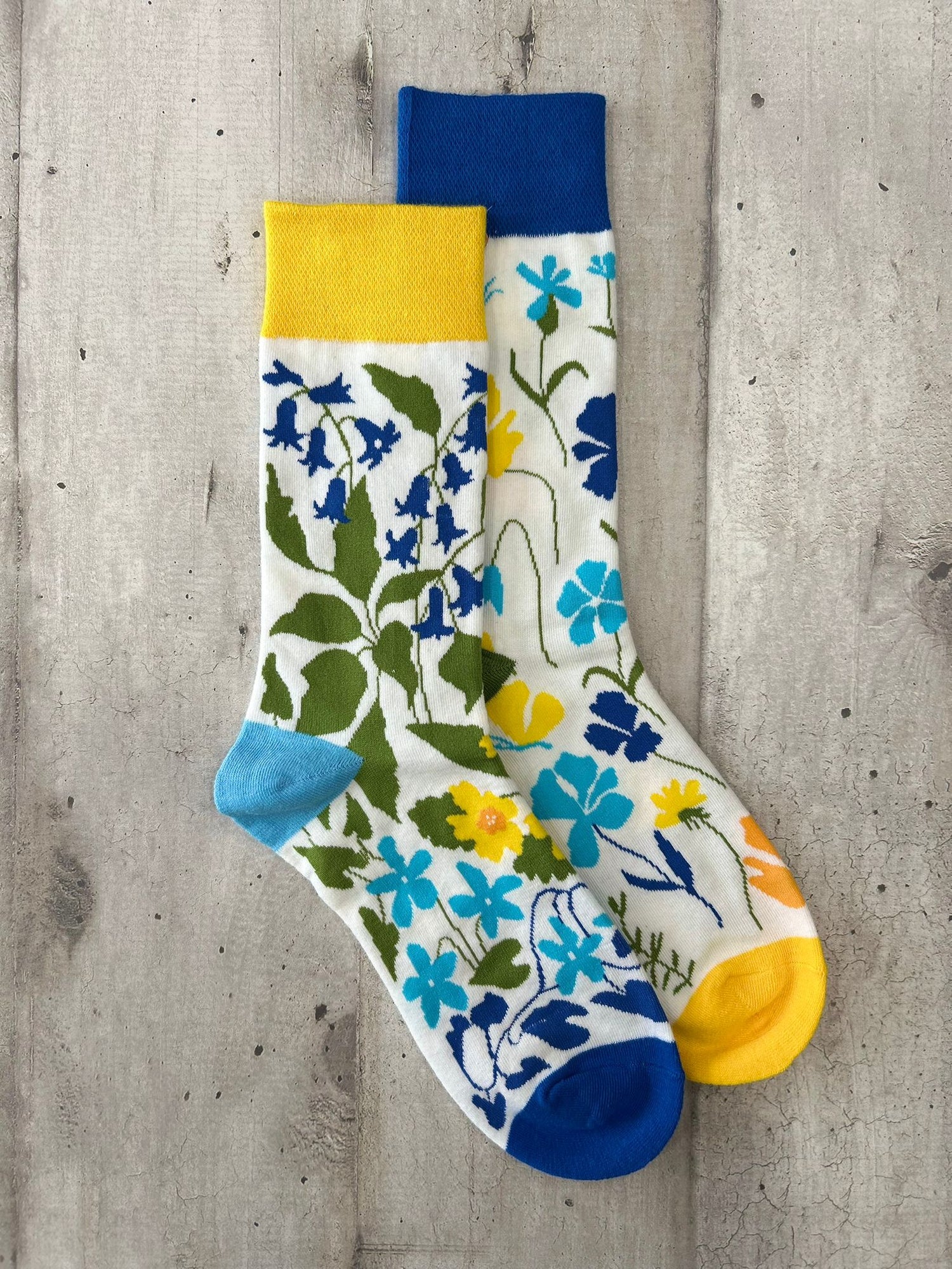 Calzini spaiati floreali