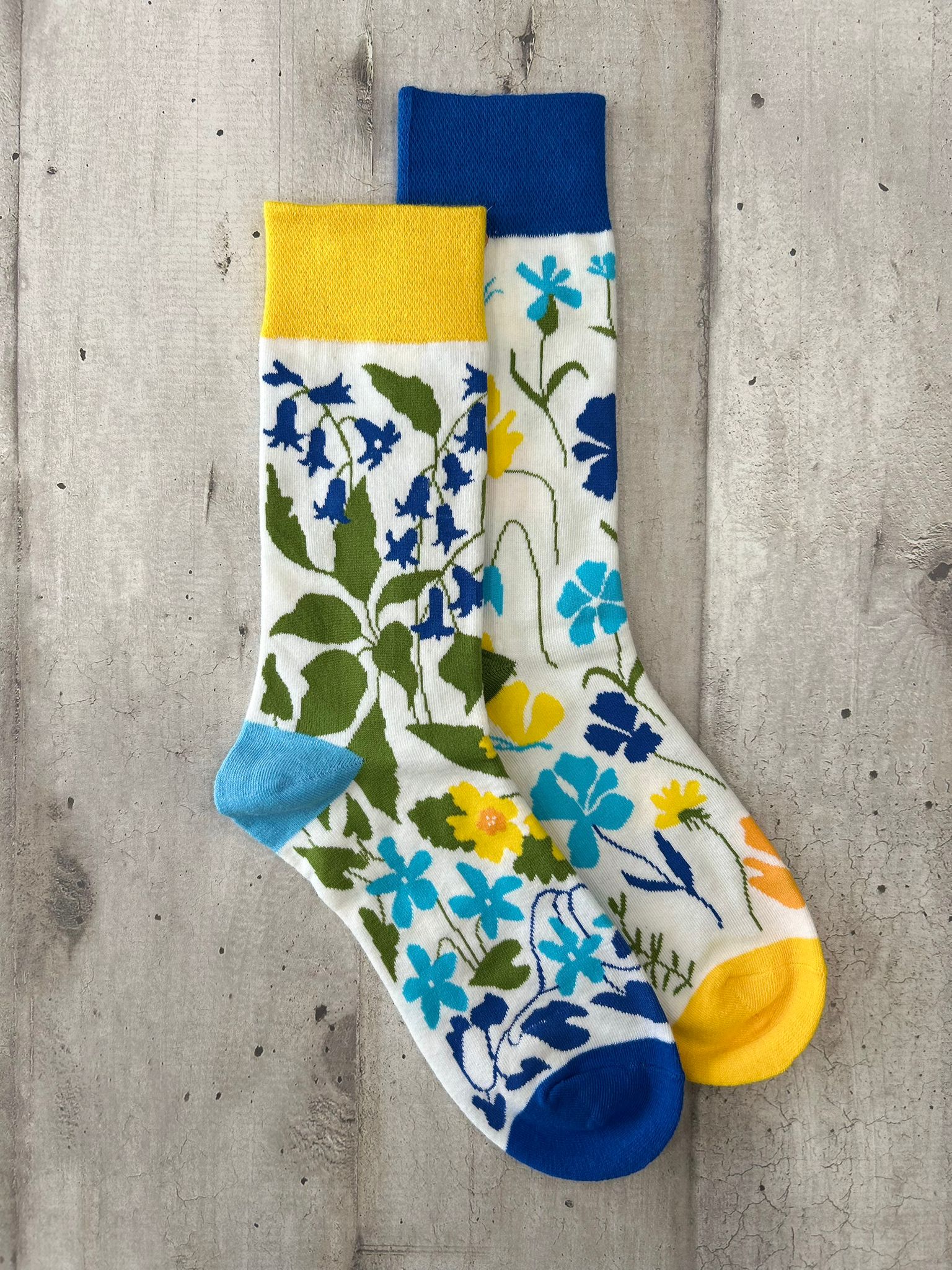 Calzini spaiati floreali