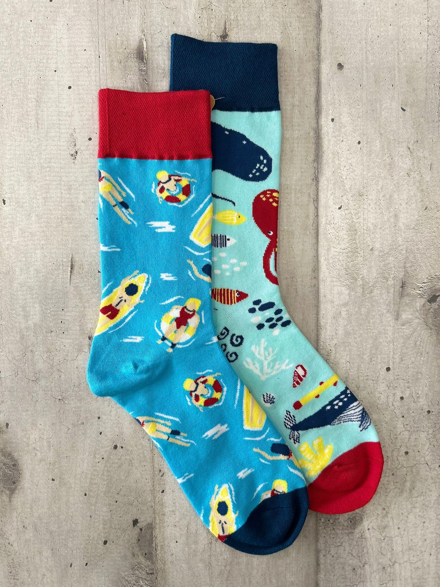 Calzini spaiati mare e oceano