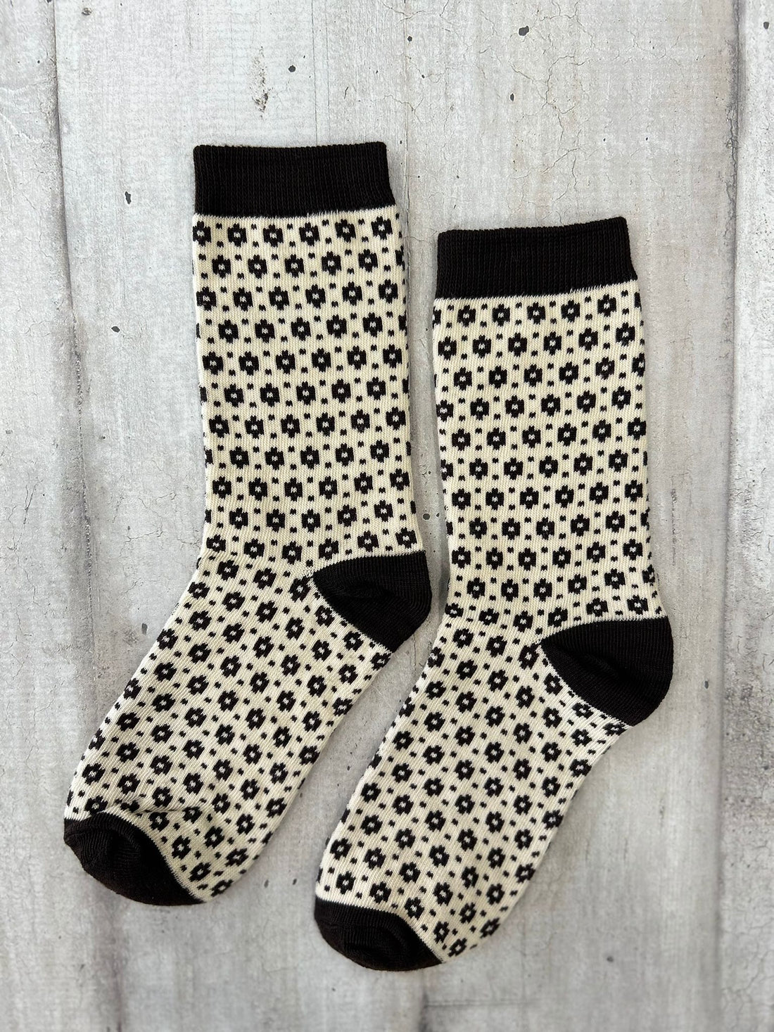 Calzini beige con motivo geometrico nero