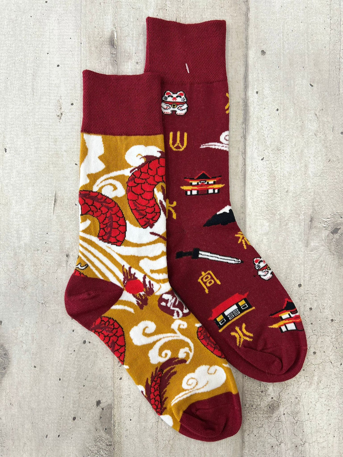 Calzini spaiati giapponesi con drago