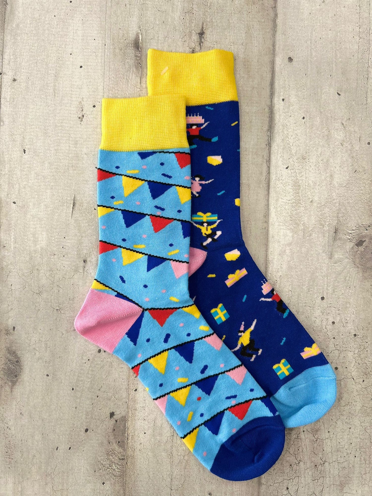 Calzini spaiati a tema festa e compleanno