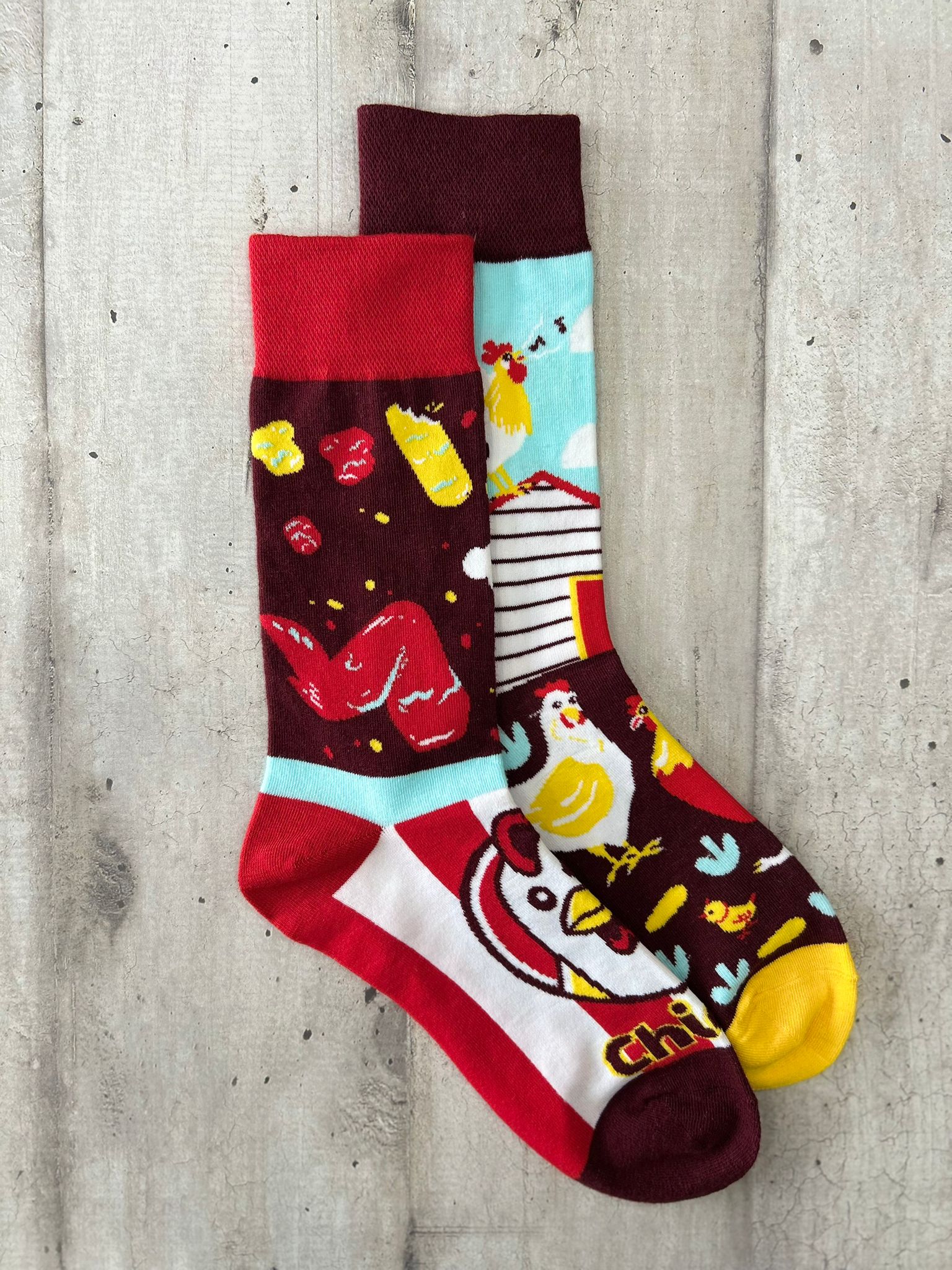 Calzini spaiati con galline e pollo fritto