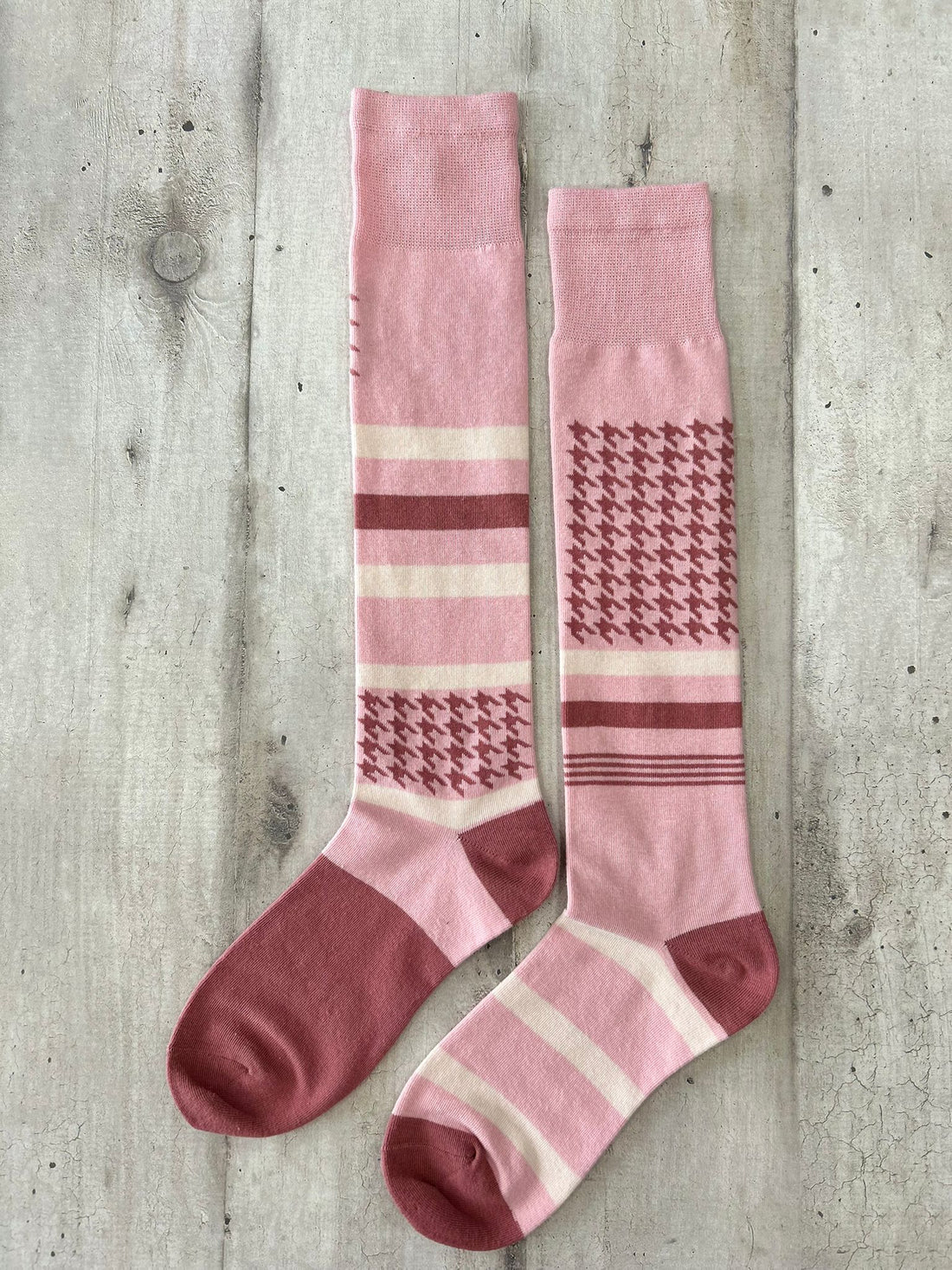 Calzini al ginocchio spaiati rosa