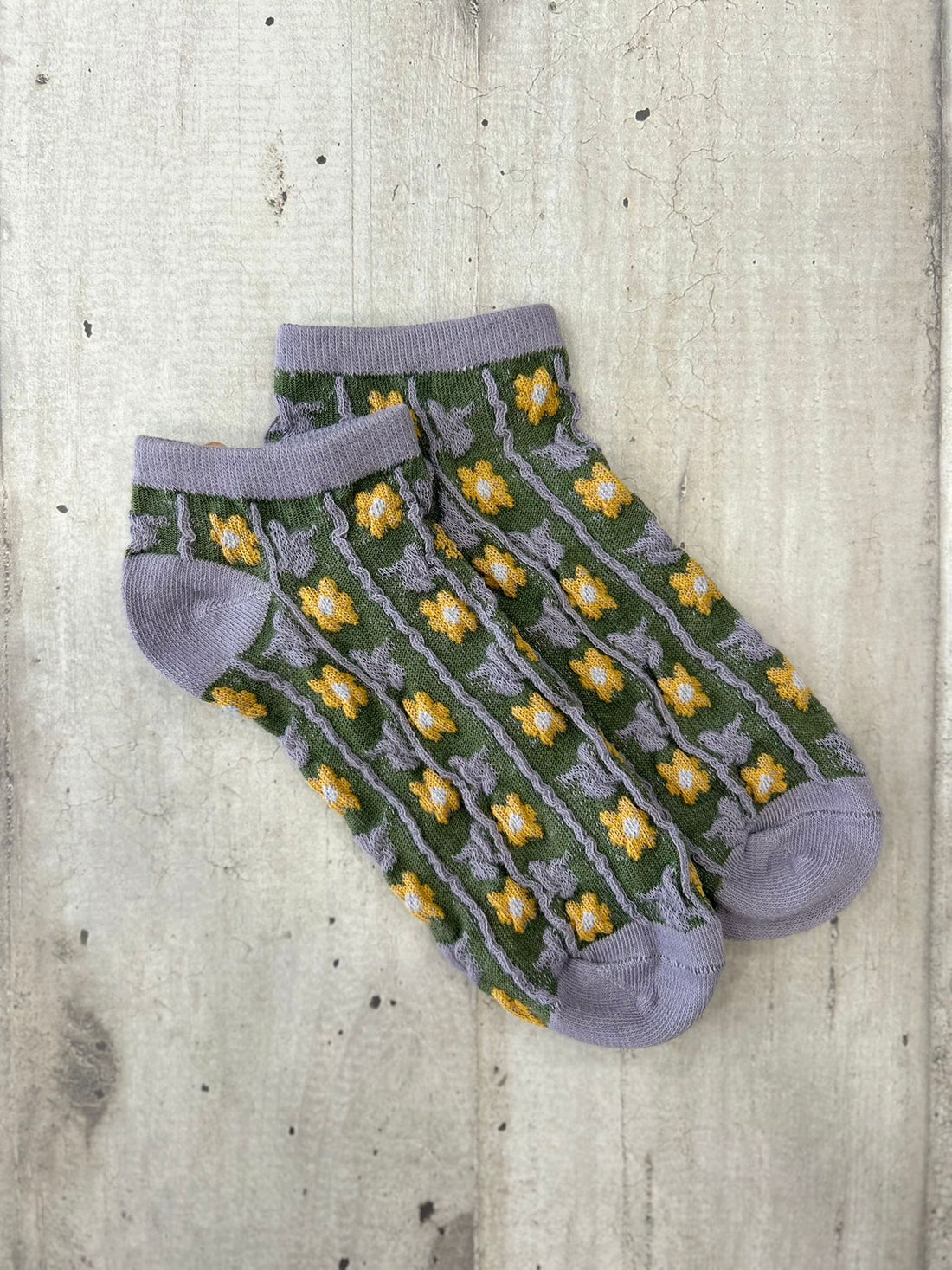 Calzini ricamati con fiori gialli