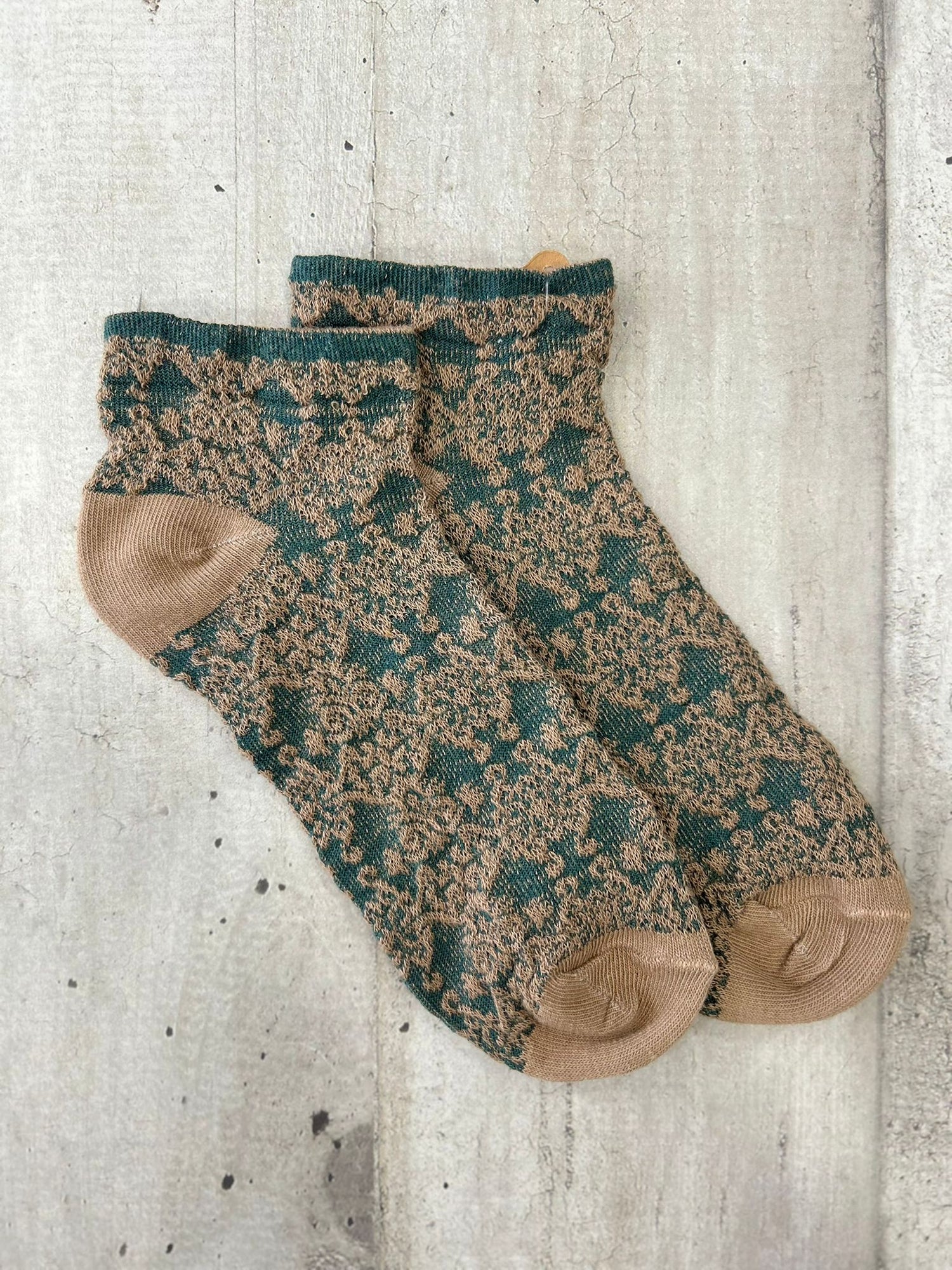 Calzini con motivo geometrico beige e verde