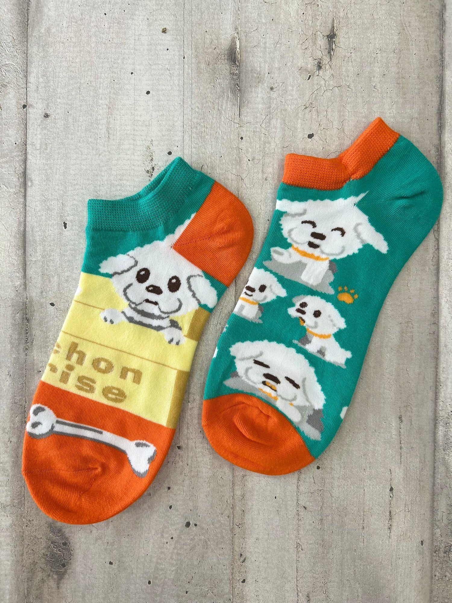 Calzini spaiati con cagnolini