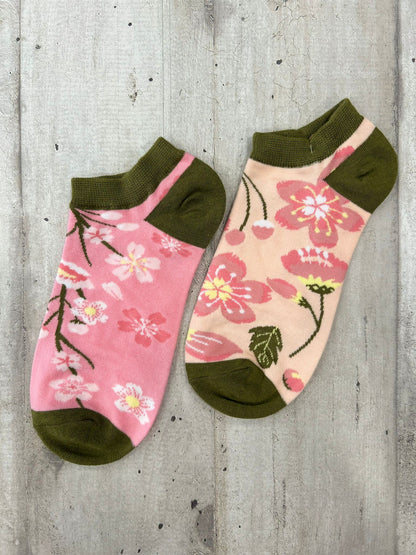 Calzini spaiati con fantasia floreale