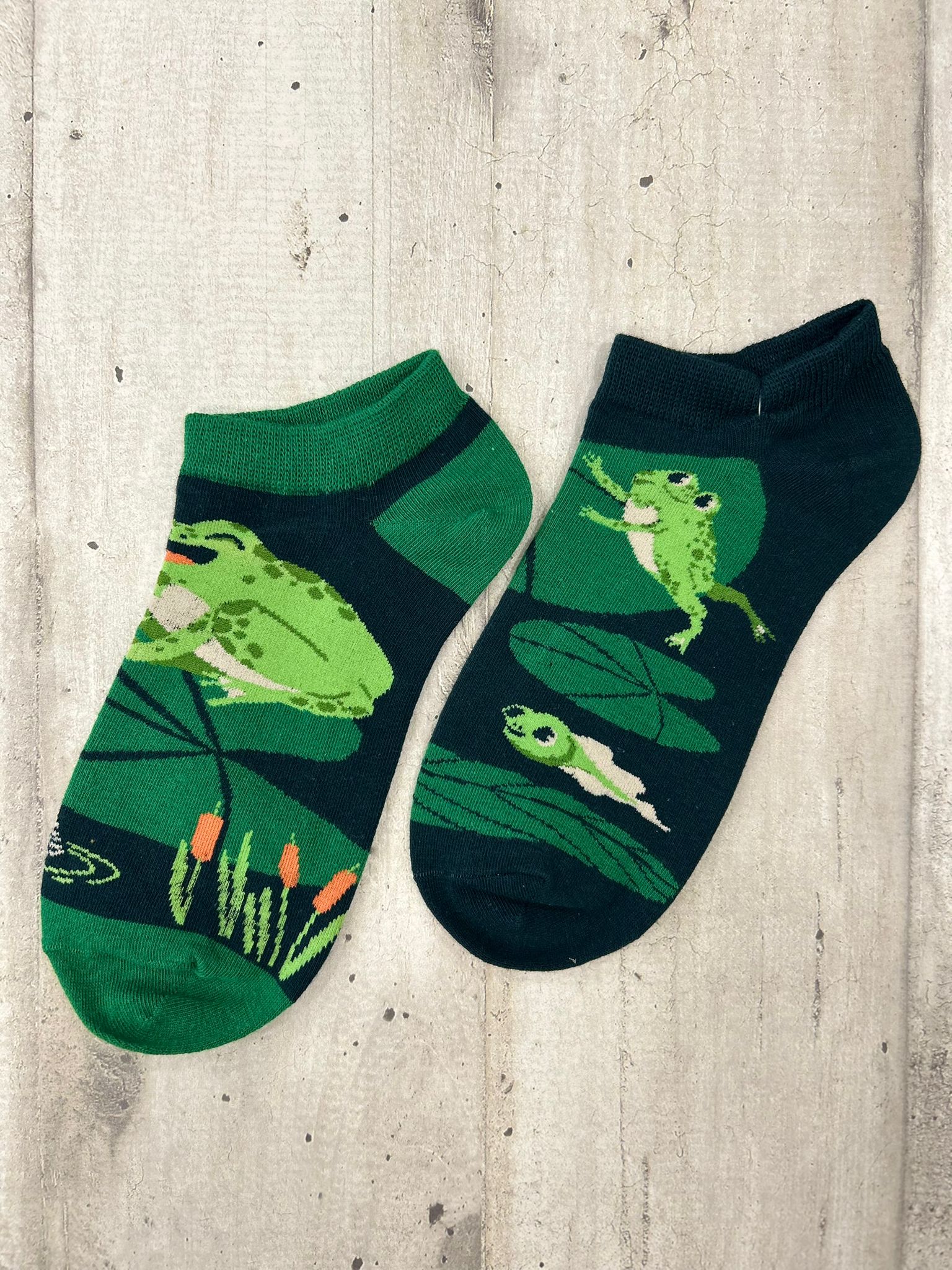 Calzini spaiati con rane