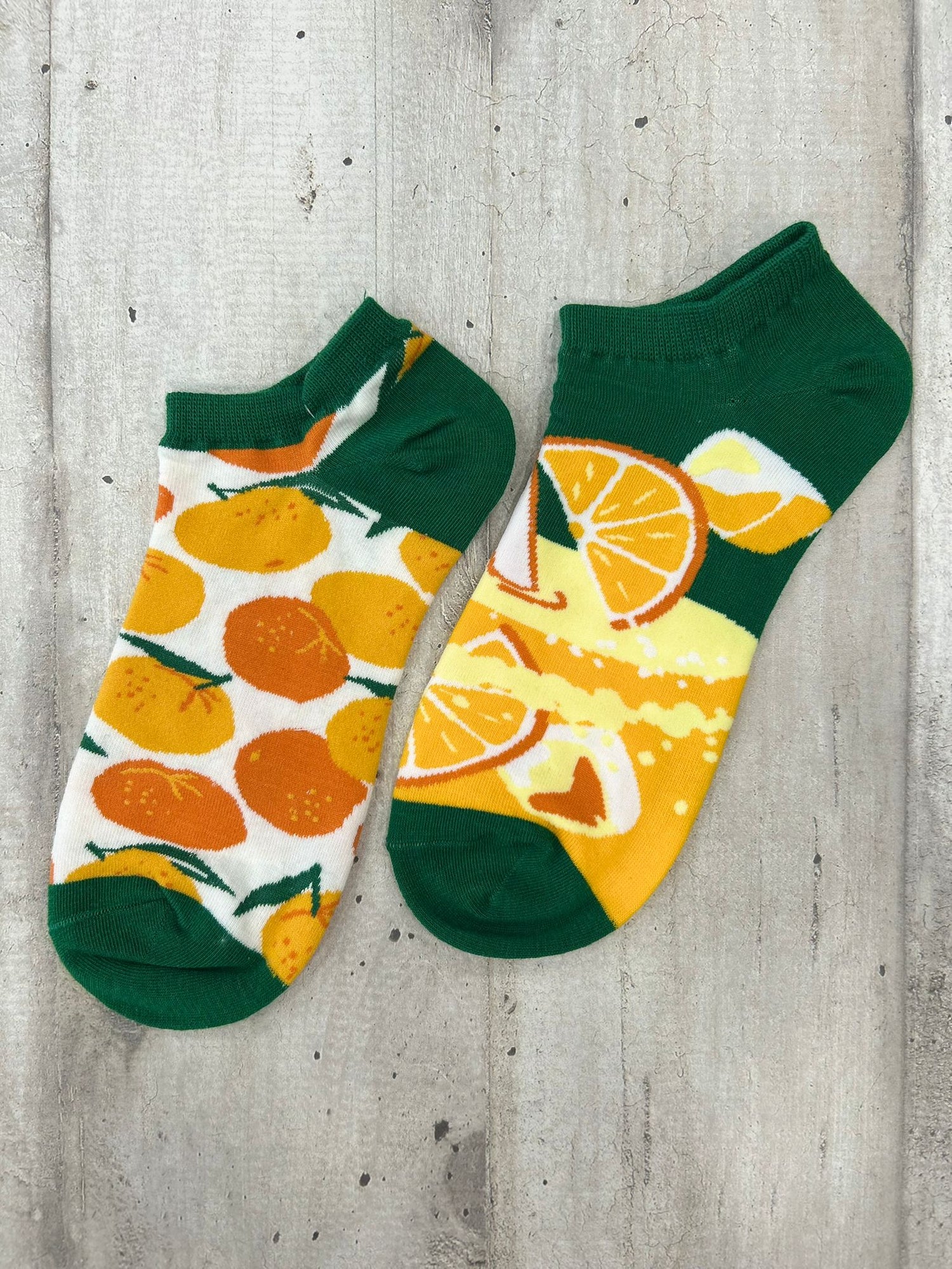 Calzini spaiati a tema agrumi