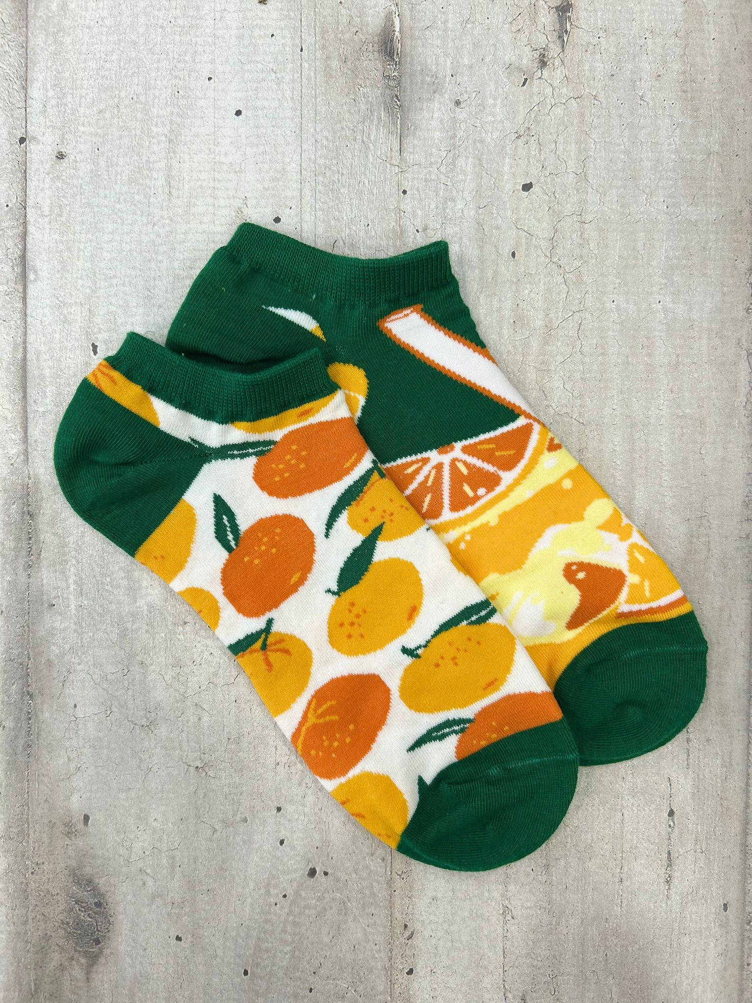 Calzini spaiati a tema agrumi
