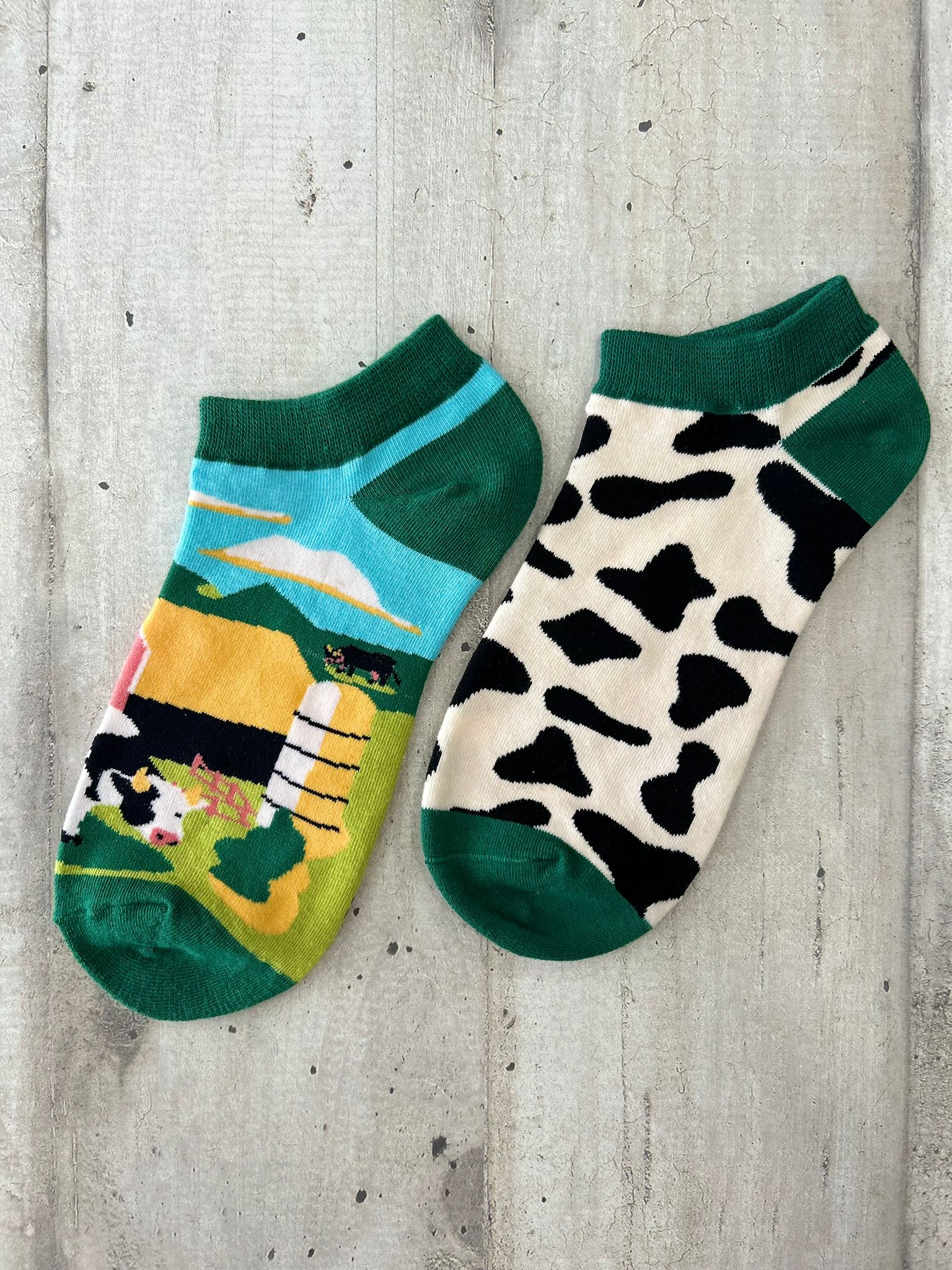 Calzini spaiati con fantasia mucche