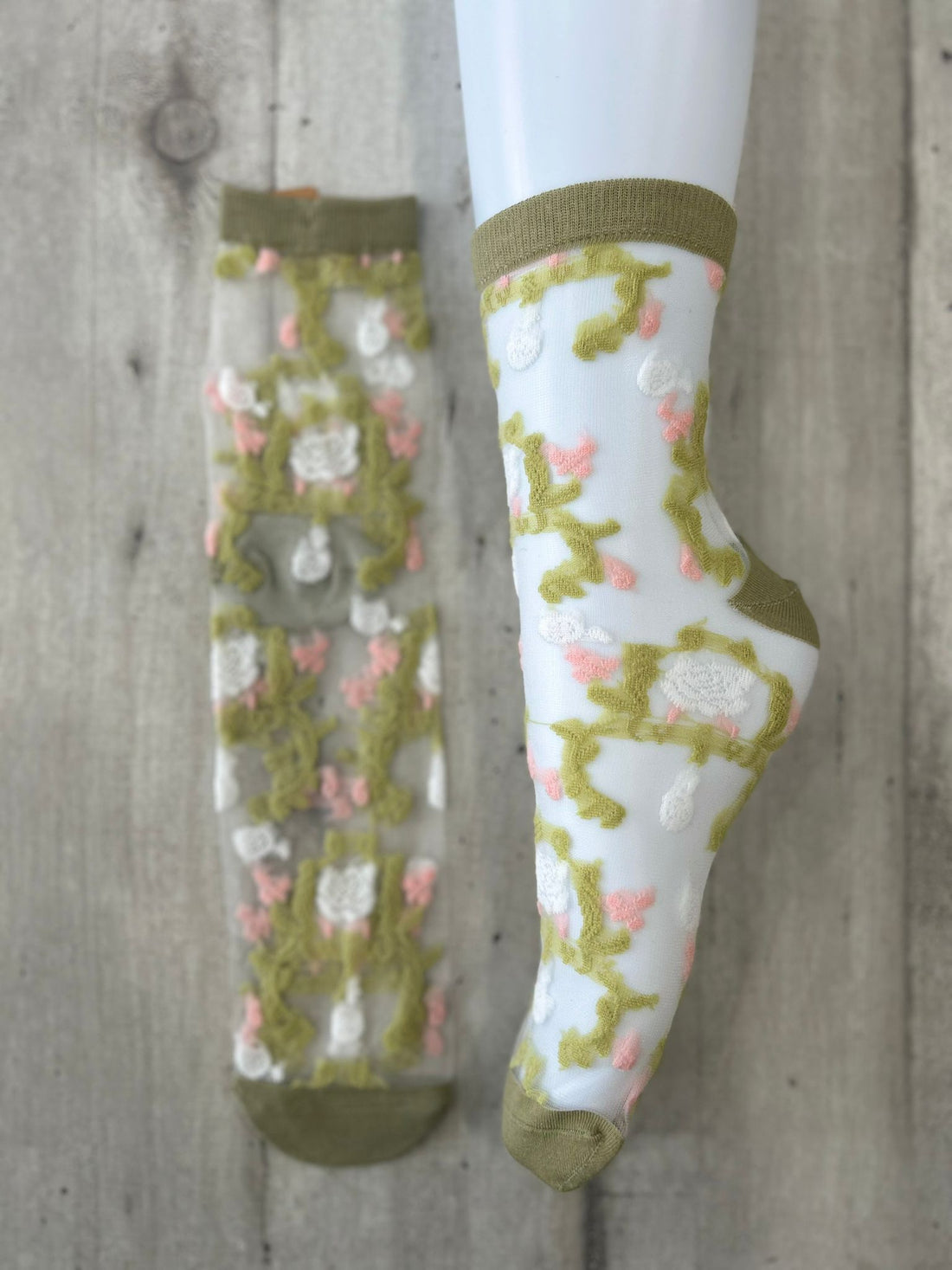 Calzini trasparenti con ricamo floreale verde e rosa