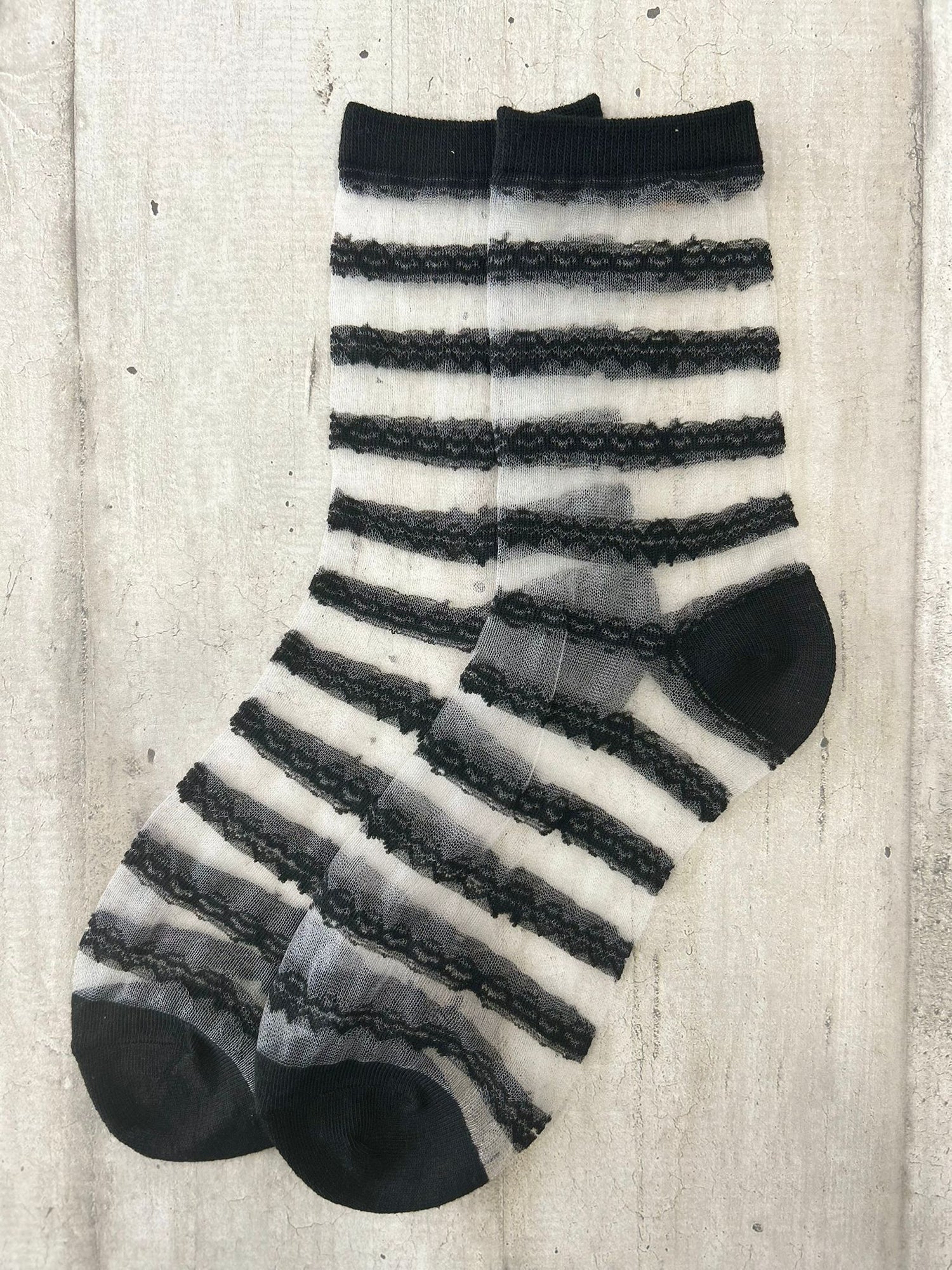 Calzini trasparenti a righe nere