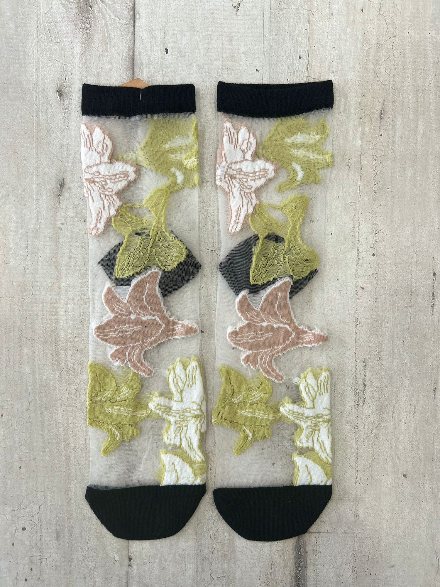 Calzini trasparenti con fiori ricamati