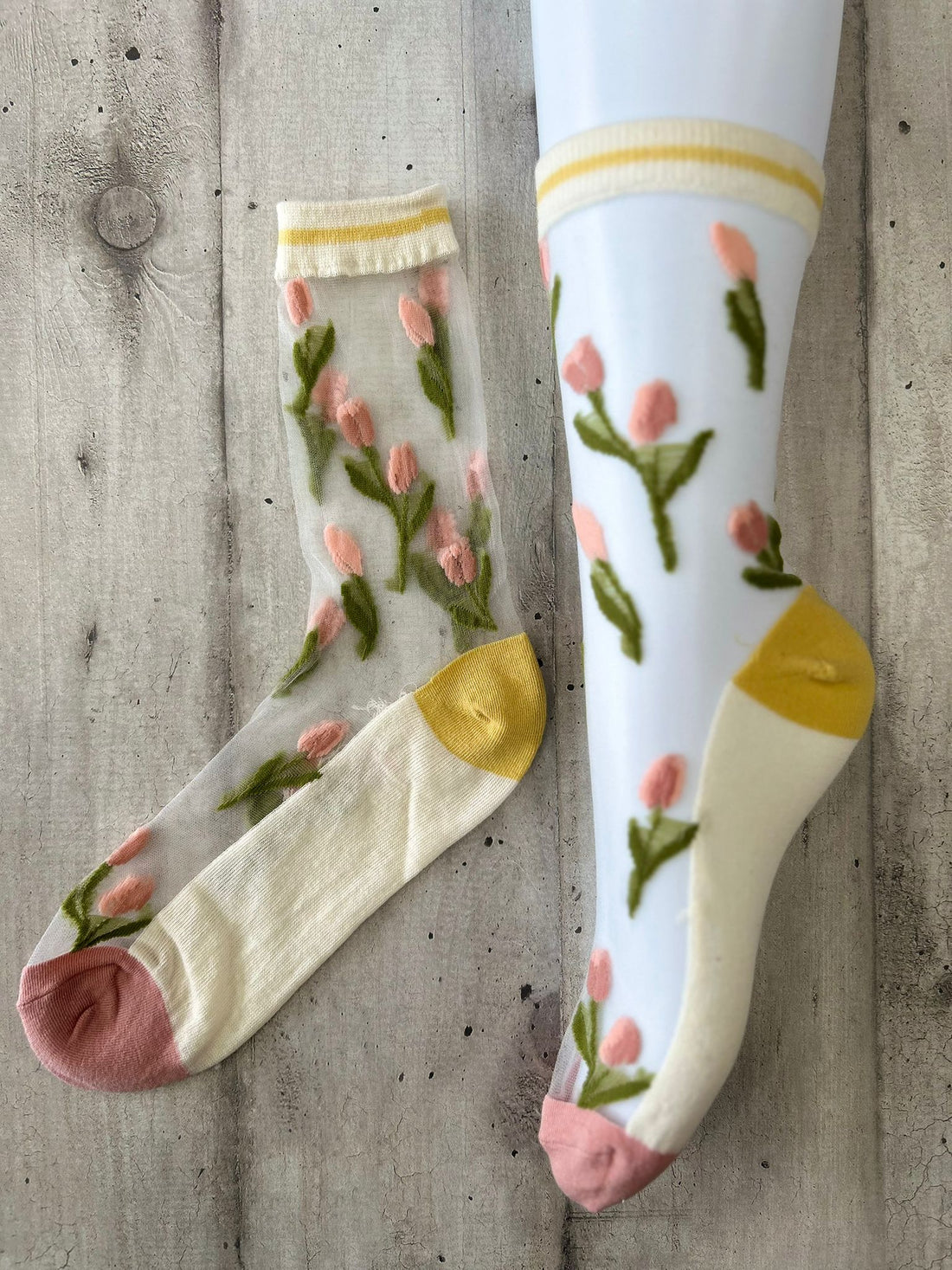 Calzini trasparenti con tulipani rosa 
