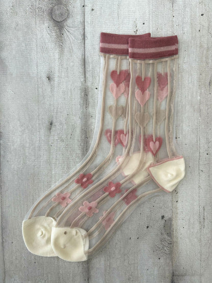 Calzini trasparenti con cuori e fiori ricamati