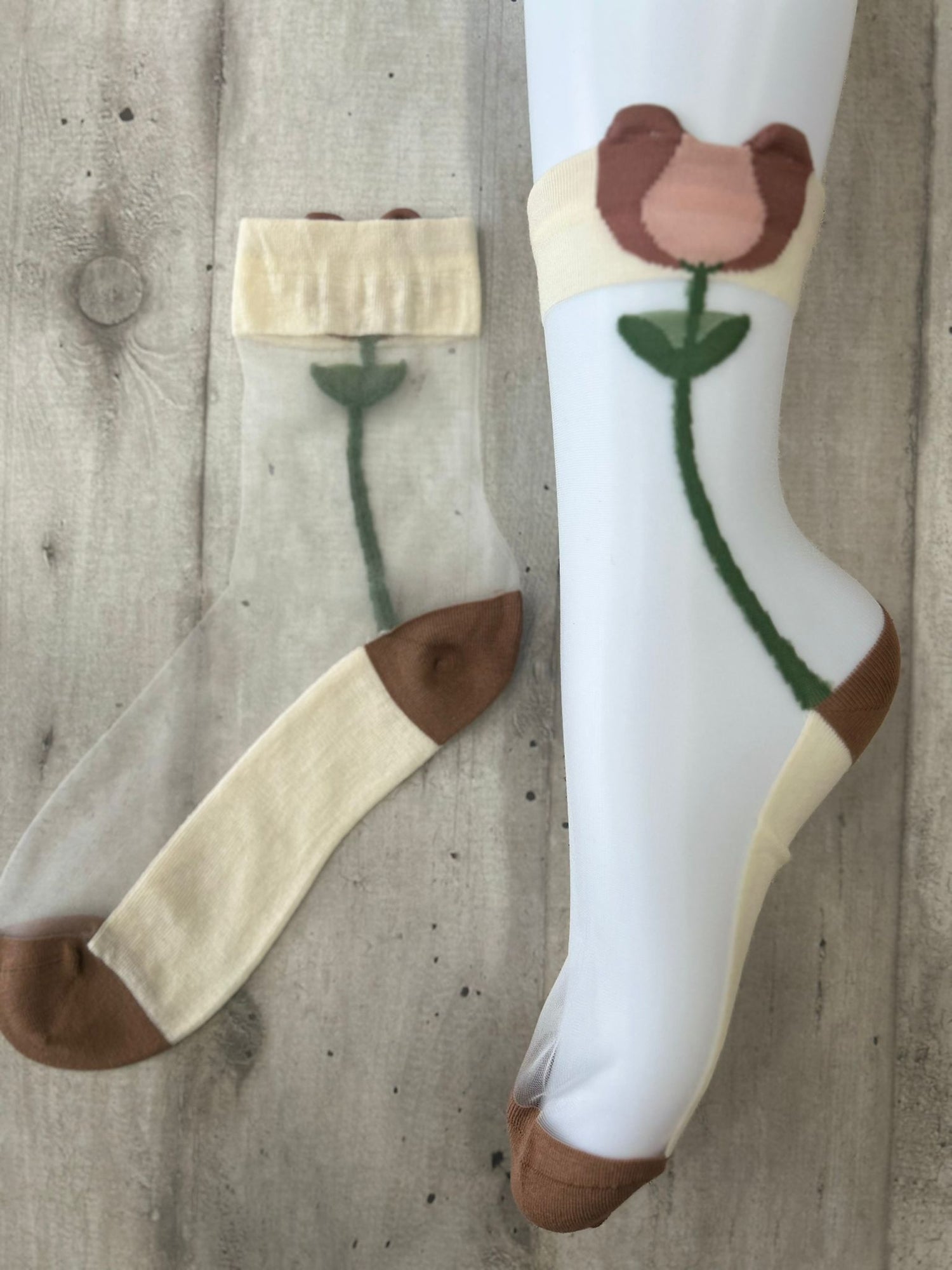 Calzini trasparenti con tulipano ricamato